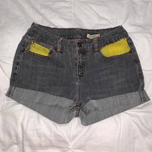 Stamp 10 grey jean shorts with yellow pockets - Picture 1 of 9